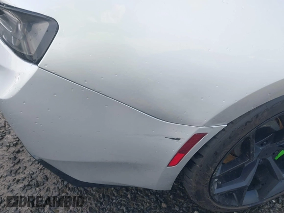 2017 Chevrolet Camaro 1SS z VIN 1G1FF1R7XH0176640, wystawiony jako IAAI lot #41911058 z przebiegiem 74 093 mil mil oraz . Historia ofert i sprzedaży dostępna na DreamBid. Obrazek 6.