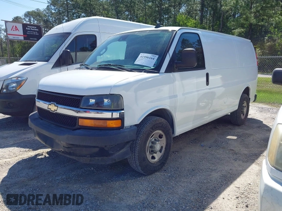 2020 Chevrolet Express Cargo Van with VIN 1GCWGAFG4L1252896, listed as a IAAI auction lot 41996164 with 117,417 mi miles. Bid and sale history available at carsss.com. Image 2.