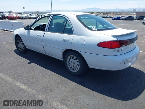 1998 Ford Escort SE z VIN 1FAFP13P3WW122027, wystawiony jako IAAI lot #42110008 z przebiegiem 97 889 mil mil oraz . Historia ofert i sprzedaży dostępna na DreamBid. Obrazek 3.