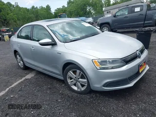 2014 Volkswagen Jetta Hybrid SE с VIN 3VW637AJ9EM284943, выставлен на аукционе IAAI как лот 42567020 с пробегом 164 928 миль миль и . История ставок и продаж доступна на DreamBid. Изображение 1.