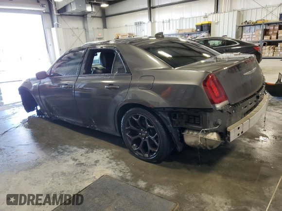 2019 Chrysler 300 S z VIN 2C3CCABG8KH689406, wystawiony jako Copart lot #48903385 z przebiegiem 129 498 mil mil oraz Tytuł czysty. Historia ofert i sprzedaży dostępna na DreamBid. Obrazek 2.