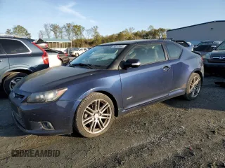 2013 Scion tC z VIN JTKJF5C78D3050747, wystawiony jako Copart lot #50610645 z przebiegiem 92 004 mil mil oraz Szkody całkowita. Historia ofert i sprzedaży dostępna na DreamBid. Obrazek 1.