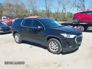 2020 Chevrolet Traverse LS z VIN 1GNERFKW7LJ289125, wystawiony jako IAAI lot #41818730 z przebiegiem 107 670 mil mil oraz . Historia ofert i sprzedaży dostępna na DreamBid. Obrazek 1.
