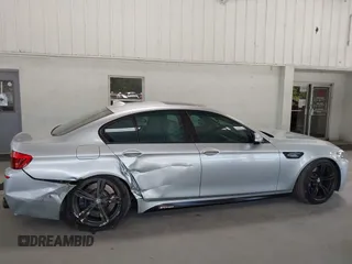2014 BMW M5 z VIN WBSFV9C57ED097794, wystawiony jako IAAI lot #42257563 z przebiegiem 120 933 mil mil oraz . Historia ofert i sprzedaży dostępna na DreamBid. Obrazek 13.