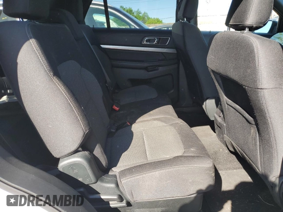 2019 Ford Explorer XLT z VIN 1FM5K8D84KGA75045, wystawiony jako Copart lot #55790495 z przebiegiem Nie podano mil oraz Szkoda całkowita • Salvage title. Historia ofert i sprzedaży dostępna na DreamBid. Obrazek 11.