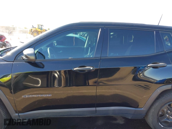 2018 Jeep Compass Sport with VIN 3C4NJCAB3JT368651, listed as a IAAI auction lot 40860158 with 69,801 mi miles. Bid and sale history available at carsss.com. Image 14.