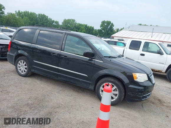 2014 Chrysler Town & Country Touring z VIN 2C4RC1BG3ER346779, wystawiony jako IAAI lot #42494278 z przebiegiem 220 517 mil mil oraz . Historia ofert i sprzedaży dostępna na DreamBid. Obrazek 1.