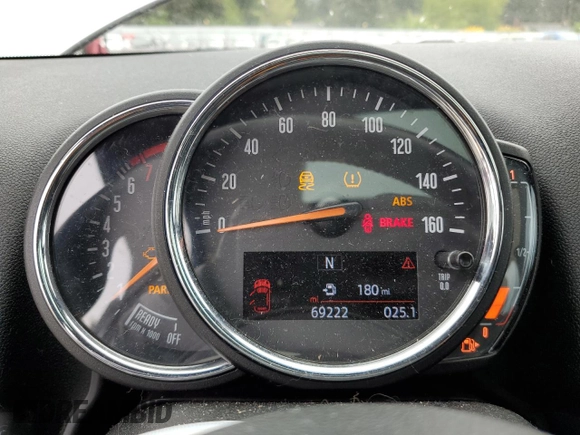 2018 MINI Countryman Cooper with VIN WMZYS7C30J3B63231, listed as a Copart auction lot 56427645 with 69,222 mi miles and Salvage title. Bid and sale history available at DreamBid. Image 9.