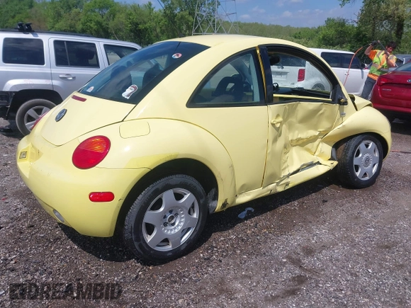 2000 Volkswagen Beetle GLS z VIN 3VWCA21C4YM414855, wystawiony jako IAAI lot #42198615 z przebiegiem 128 131 mil mil oraz . Historia ofert i sprzedaży dostępna na DreamBid. Obrazek 4.