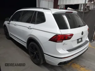 2024 Volkswagen Tiguan SE R-Line Black с VIN 3VVCB7AX2RM231148, выставлен на аукционе IAAI как лот 42275967 с пробегом 6 623 миль миль и . История ставок и продаж доступна на DreamBid. Изображение 3.