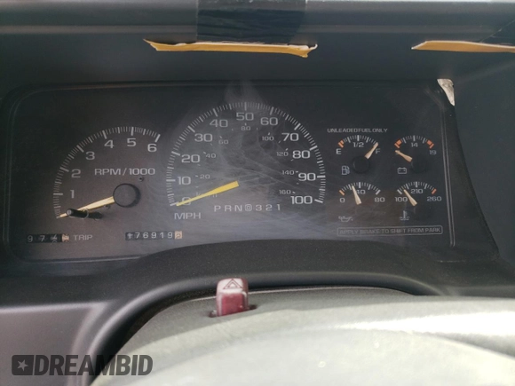 1998 Chevrolet Tahoe z VIN 1GNEK13R7WJ348565, wystawiony jako Copart lot #53375725 z przebiegiem 176 919 mil mil oraz Szkoda całkowita • Salvage title. Historia ofert i sprzedaży dostępna na DreamBid. Obrazek 9.