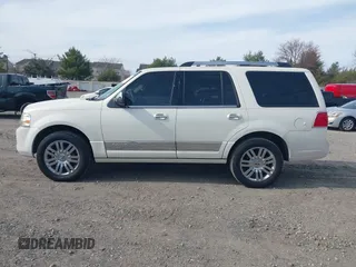 2007 Lincoln Navigator z VIN 5LMFU28547LJ04440, wystawiony jako IAAI lot #41839931 z przebiegiem 142 822 mil mil oraz . Historia ofert i sprzedaży dostępna na DreamBid. Obrazek 14.