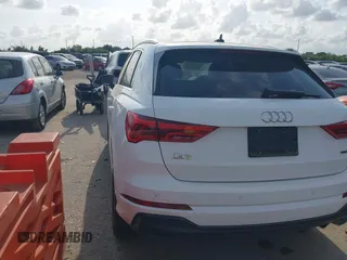 2022 Audi Q3 S line Premium z VIN WA1DECF34N1086088, wystawiony jako IAAI lot #42102694 z przebiegiem 81 530 mil mil oraz . Historia ofert i sprzedaży dostępna na DreamBid. Obrazek 3.
