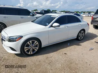 2020 Mercedes-Benz C 300 z VIN 55SWF8DB4LU323801, wystawiony jako Copart lot #62454455 z przebiegiem 62 097 mil mil oraz Szkoda całkowita • Salvage title. Historia ofert i sprzedaży dostępna na DreamBid. Obrazek 1.