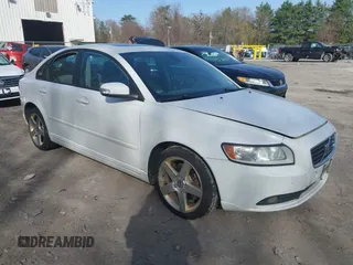 2008 Volvo S40 2.4L with VIN YV1MS390582402574, listed as a IAAI auction lot 42149535 with 298,103 mi miles. Bid and sale history available at carsss.com. Image 1.