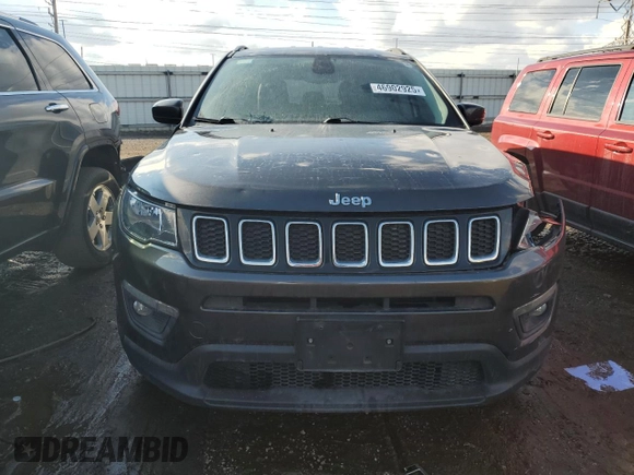 2019 Jeep Compass Latitude with VIN 3C4NJCBB3KT852044, listed as a Copart auction lot 46902925 with 49,085 mi miles and Salvage title. Bid and sale history available at DreamBid. Image 5.