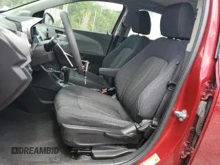 2016 Chevrolet Sonic LT z VIN 1G1JC5SG4G4175558, wystawiony jako Copart lot #57991275 z przebiegiem 133 497 mil mil oraz Szkoda całkowita • Salvage title. Historia ofert i sprzedaży dostępna na DreamBid. Obrazek 7.