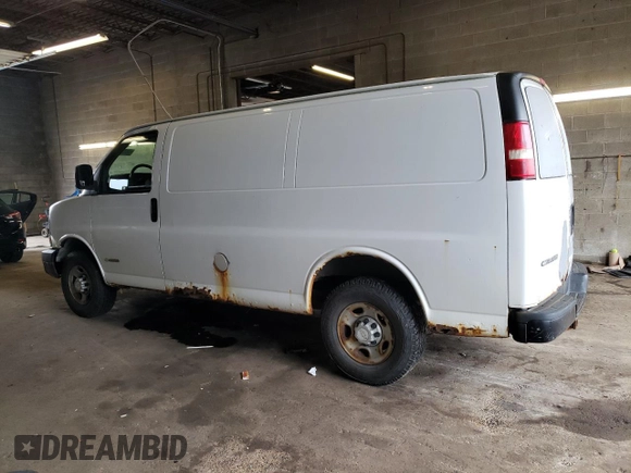 2006 Chevrolet Express Cargo Van with VIN 1GCGG25V361209424, listed as a Copart auction lot 82199034 with 178,239 mi miles and Non Repairable. Bid and sale history available at carsss.com. Image 2.