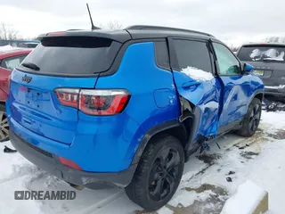 2019 Jeep Compass Latitude with VIN 3C4NJDBB4KT682525, listed as a IAAI auction lot 41565529 with 85,764 mi miles. Bid and sale history available at carsss.com. Image 4.