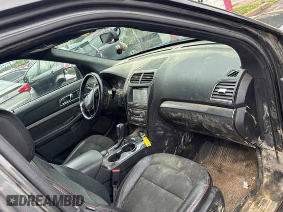2018 Ford Explorer XLT with VIN 1FM5K8DH2JGB76874, listed as a Copart auction lot 55861285 with 161,143 mi miles and Clean Title. Bid and sale history available at DreamBid. Image 5.