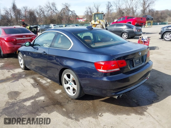 2009 BMW 3 Series 328i xDrive z VIN WBAWC33589PU84317, wystawiony jako IAAI lot #41817634 z przebiegiem 166 052 mil mil oraz . Historia ofert i sprzedaży dostępna na DreamBid. Obrazek 3.