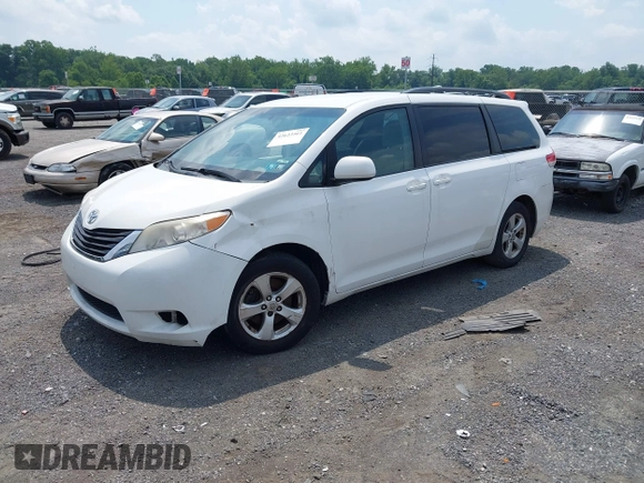 2014 Toyota Sienna LE AAS с VIN 5TDKK3DC9ES496428, выставлен на аукционе IAAI как лот 42623561 с пробегом 432 867 миль миль и . История ставок и продаж доступна на DreamBid. Изображение 17.