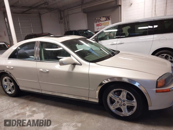 2002 Lincoln LS w/Base Pkg z VIN 1LNHM87AX2Y620293, wystawiony jako IAAI lot #41461349 z przebiegiem 129 295 mil mil oraz . Historia ofert i sprzedaży dostępna na DreamBid. Obrazek 13.