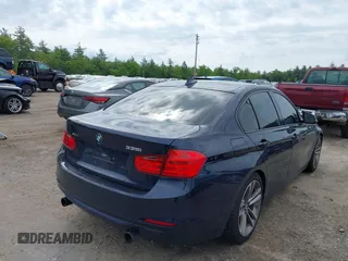 2013 BMW 3 Series 335i xDrive z VIN WBA3B9C55DJ465826, wystawiony jako IAAI lot #42336817 z przebiegiem 81 344 mil mil oraz . Historia ofert i sprzedaży dostępna na DreamBid. Obrazek 4.