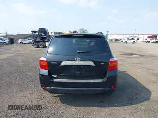 2009 Toyota Highlander z VIN JTEDS41A292082496, wystawiony jako IAAI lot #42495433 z przebiegiem 100 118 mil mil oraz . Historia ofert i sprzedaży dostępna na DreamBid. Obrazek 16.