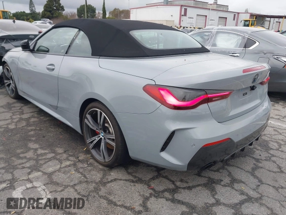 2024 BMW 4 Series 430i z VIN WBA23AT03RCP22962, wystawiony jako IAAI lot #41501751 z przebiegiem 26 632 mil mil oraz . Historia ofert i sprzedaży dostępna na DreamBid. Obrazek 3.