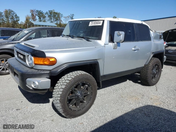 2008 Toyota FJ Cruiser with VIN JTEBU11F680107017, listed as a Copart auction lot 75185604 with 199,816 mi miles and Salvage Title. Bid and sale history available at carsss.com. Image 1.