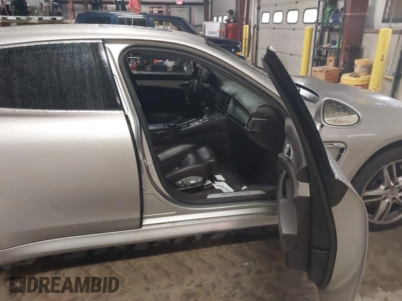 2012 Porsche Panamera S с VIN WP0AB2A71CL060068, выставлен на аукционе IAAI как лот 42309742 с пробегом 93 334 миль миль и . История ставок и продаж доступна на DreamBid. Изображение 5.