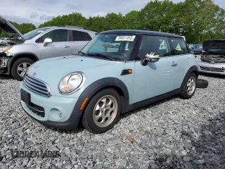 2013 MINI Hardtop z VIN WMWSU3C52DT680586, wystawiony jako Copart lot #59021355 z przebiegiem 208 323 mil mil oraz Czysty tytuł • Clean title. Historia ofert i sprzedaży dostępna na DreamBid. Obrazek 1.