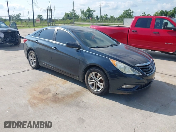 2013 Hyundai Sonata GLS z VIN 5NPEB4ACXDH505875, wystawiony jako IAAI lot #42409704 z przebiegiem 138 361 mil mil oraz . Historia ofert i sprzedaży dostępna na DreamBid. Obrazek 1.