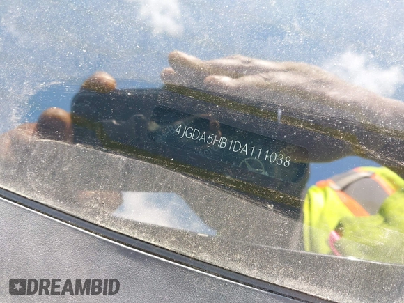 2013 Mercedes-Benz M 350 with VIN 4JGDA5HB1DA111038, listed as a IAAI auction lot 42410566 with 125,136 mi miles and . Bid and sale history available at DreamBid. Image 17.