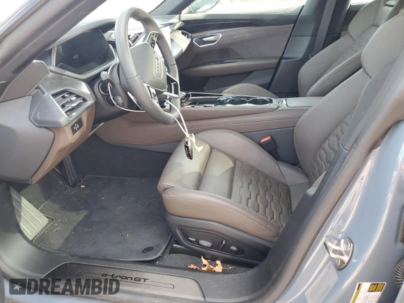 2022 Audi e-tron GT Premium Plus z VIN WAUCJBFW2N7004693, wystawiony jako Copart lot #68906384 z przebiegiem Nie podano mil oraz Szkody całkowita. Historia ofert i sprzedaży dostępna na DreamBid. Obrazek 7.