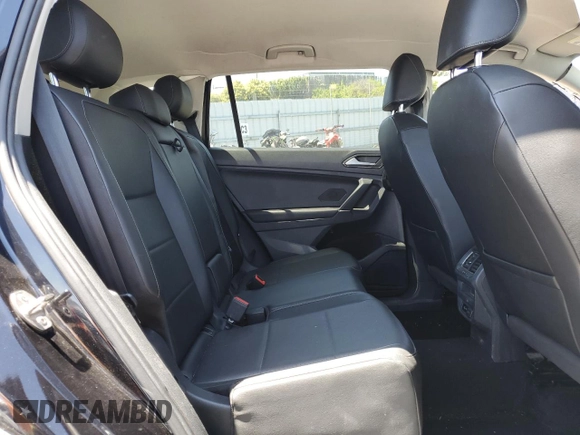 2018 Volkswagen Tiguan SEL z VIN 3VV2B7AX4JM153956, wystawiony jako Copart lot #61871675 z przebiegiem 84 252 mil mil oraz Szkoda całkowita • Salvage title. Historia ofert i sprzedaży dostępna na DreamBid. Obrazek 11.