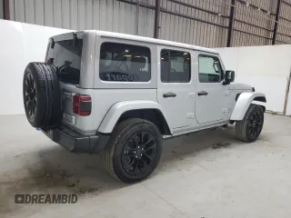 2024 Jeep Wrangler Sahara z VIN 1C4RJXP64RW226978, wystawiony jako Copart lot #58173745 z przebiegiem 31 841 mil mil oraz Czysty tytuł • Clean title. Historia ofert i sprzedaży dostępna na DreamBid. Obrazek 3.
