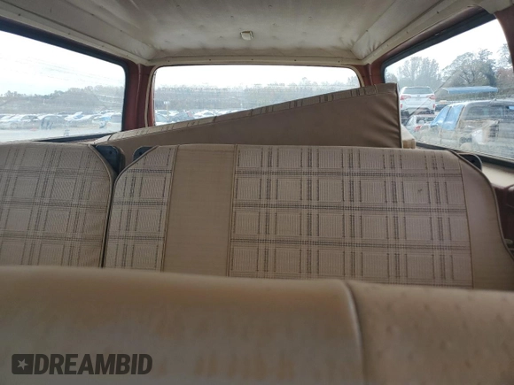 1977 Chevrolet Suburban z VIN CCL167F144344, wystawiony jako Copart lot #78394504 z przebiegiem 73 322 mil mil oraz Szkoda całkowita • Salvage title. Historia ofert i sprzedaży dostępna na DreamBid. Obrazek 10.
