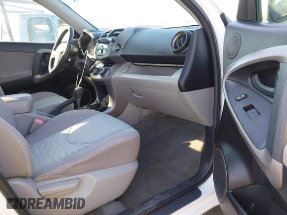 2008 Toyota RAV4 with VIN JTMZD35V985112599, listed as a IAAI auction lot 40728332 with 146,552 mi miles. Bid and sale history available at carsss.com. Image 5.