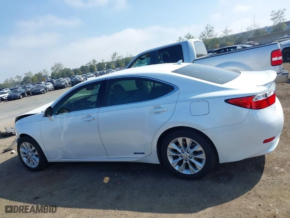2013 Lexus ES 300h Hybrid with VIN JTHBW1GG0D2008933, listed as a IAAI auction lot 41883640 with NaN miles. Bid and sale history available at carsss.com. Image 15.
