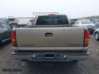 2000 Chevrolet Silverado 1500 LS with VIN 2GCEC19T1Y1380448, listed as a IAAI auction lot 41551018 with 236,697 mi miles. Bid and sale history available at carsss.com. Image 16.