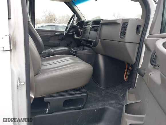 2007 Chevrolet Express Cargo Van with VIN 1GCFG15X671194331, listed as a IAAI auction lot 41900166 with 207,529 mi miles. Bid and sale history available at carsss.com. Image 5.