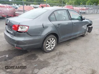 2012 Volkswagen Jetta SE с VIN 3VWDP7AJ3CM412473, выставлен на аукционе IAAI как лот 42440557 с пробегом Не указан миль и . История ставок и продаж доступна на DreamBid. Изображение 4.