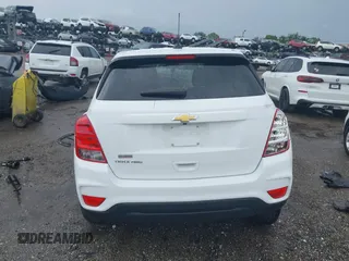 2022 Chevrolet Trax LS z VIN KL7CJNSM7NB543376, wystawiony jako IAAI lot #42245284 z przebiegiem 74 681 mil mil oraz . Historia ofert i sprzedaży dostępna na DreamBid. Obrazek 17.