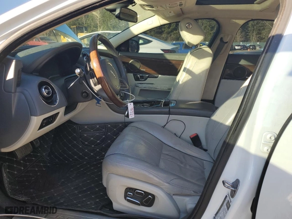 2014 Jaguar XJ with VIN SAJWJ2GD2E8V61998, listed as a Copart auction lot 42962645 with 101,609 mi miles and Salvage Title. Bid and sale history available at carsss.com. Image 7.