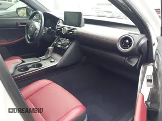 2021 Lexus IS 300 z VIN JTHCA1D27M5115858, wystawiony jako IAAI lot #42131418 z przebiegiem 17 069 mil mil oraz . Historia ofert i sprzedaży dostępna na DreamBid. Obrazek 5.