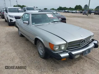 1985 Mercedes-Benz 380 z VIN WDBBA45C4FA016168, wystawiony jako IAAI lot #42245527 z przebiegiem 127 083 mil mil oraz . Historia ofert i sprzedaży dostępna na DreamBid. Obrazek 1.