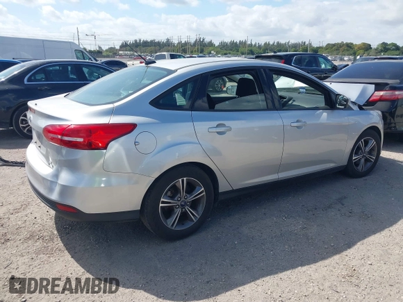 2018 Ford Focus SE z VIN 1FADP3FE3JL220529, wystawiony jako IAAI lot #41564216 z przebiegiem 16 883 mil mil oraz . Historia ofert i sprzedaży dostępna na DreamBid. Obrazek 4.