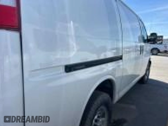 2017 Chevrolet Express Cargo z VIN 1GCWGAFF3H1158281, wystawiony jako IAAI lot #42566227 z przebiegiem 212 348 mil mil oraz . Historia ofert i sprzedaży dostępna na DreamBid. Obrazek 4.